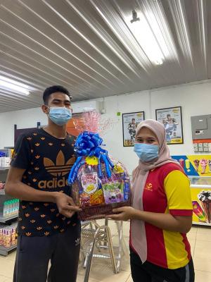 Pemenang cabutan bertuah BURAQ OIL GUNUNG SEMANGGOL