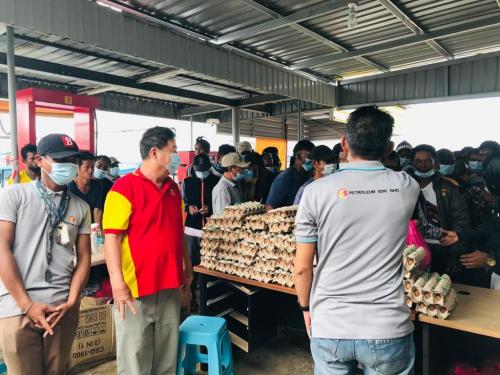 CSR Program under SS Petroleum; Giving essential food to 400 customers of Buraqoil at Semporna, Sabah